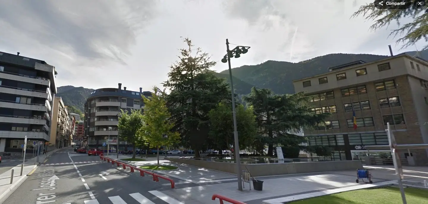 Piso de 3 habitaciones en Escaldes-Engordany, foto 2 de 2