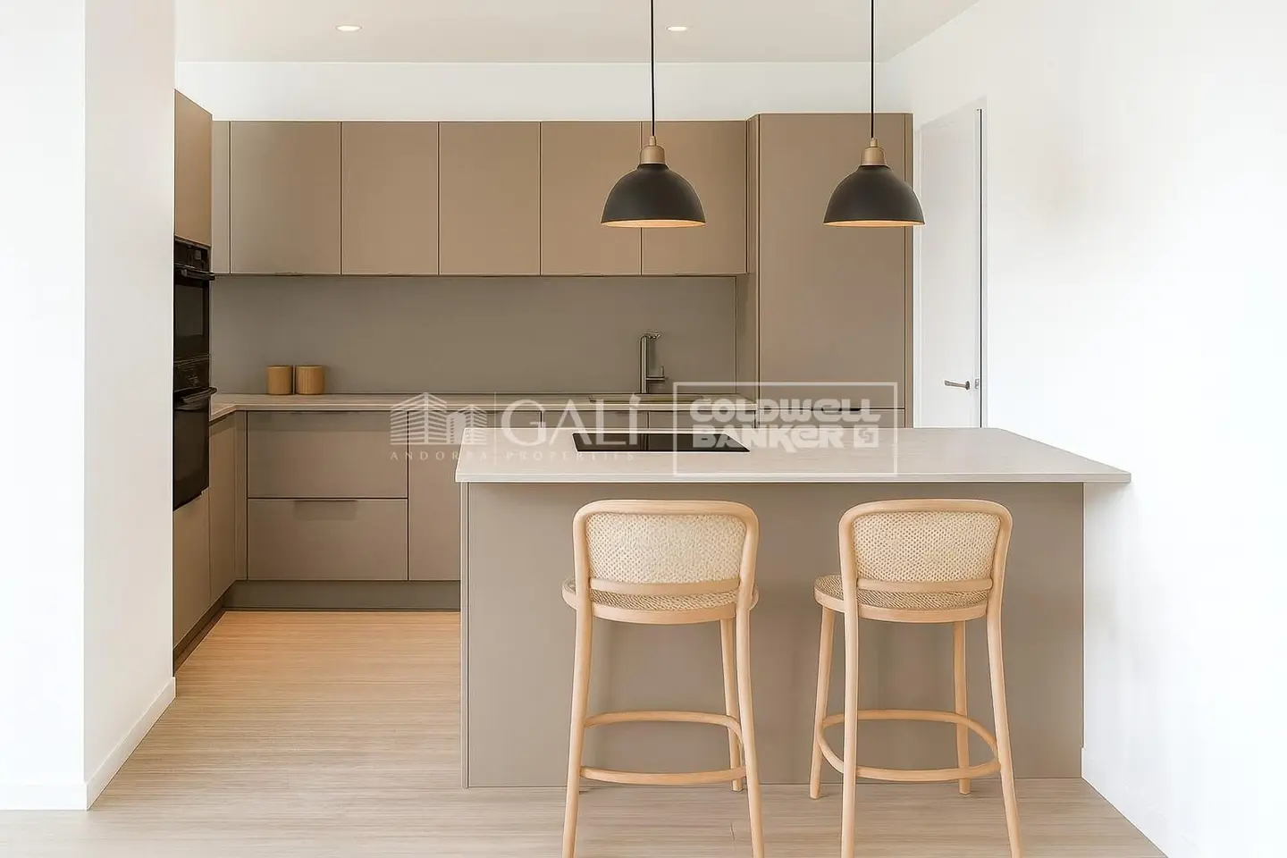 Piso de 2 habitaciones en Andorra la Vella, foto 1 de 14