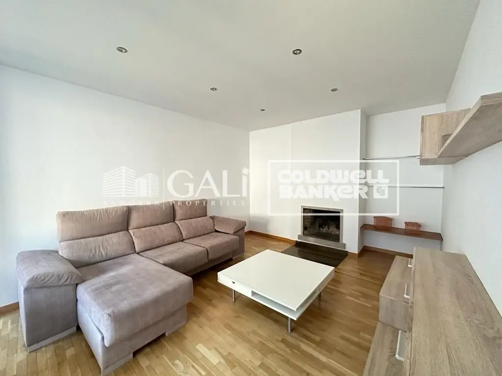 Appartement de 2 chambres à Andorra la Vella, photo 1 sur 14