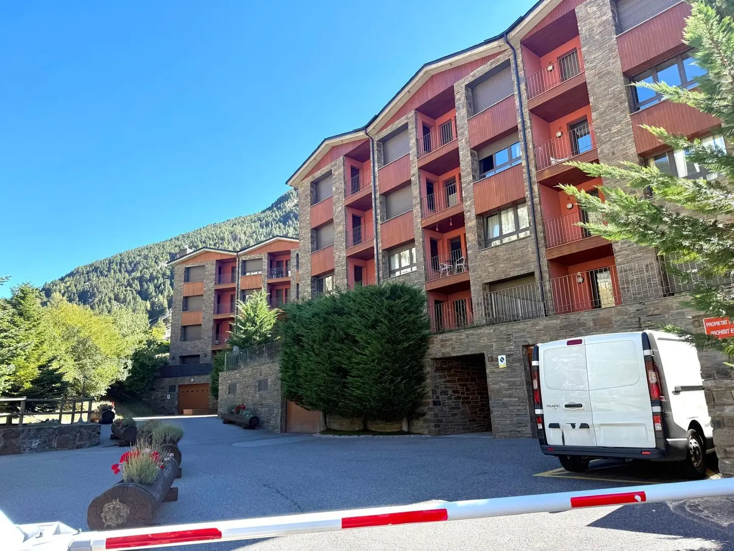Piso de 2 habitaciones en Canillo, foto 1 de 14