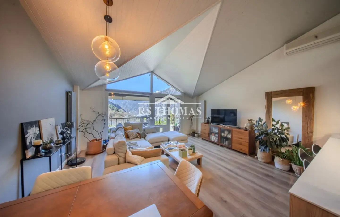 Apartamento de 3 habitaciones en Escaldes-Engordany, foto 1 de 22