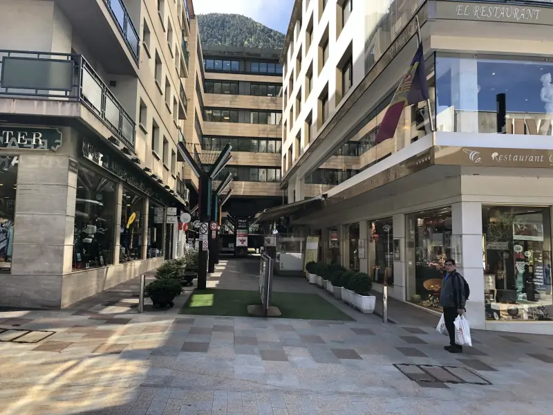 Local de 2 habitaciones en Escaldes-Engordany, foto 1 de 1
