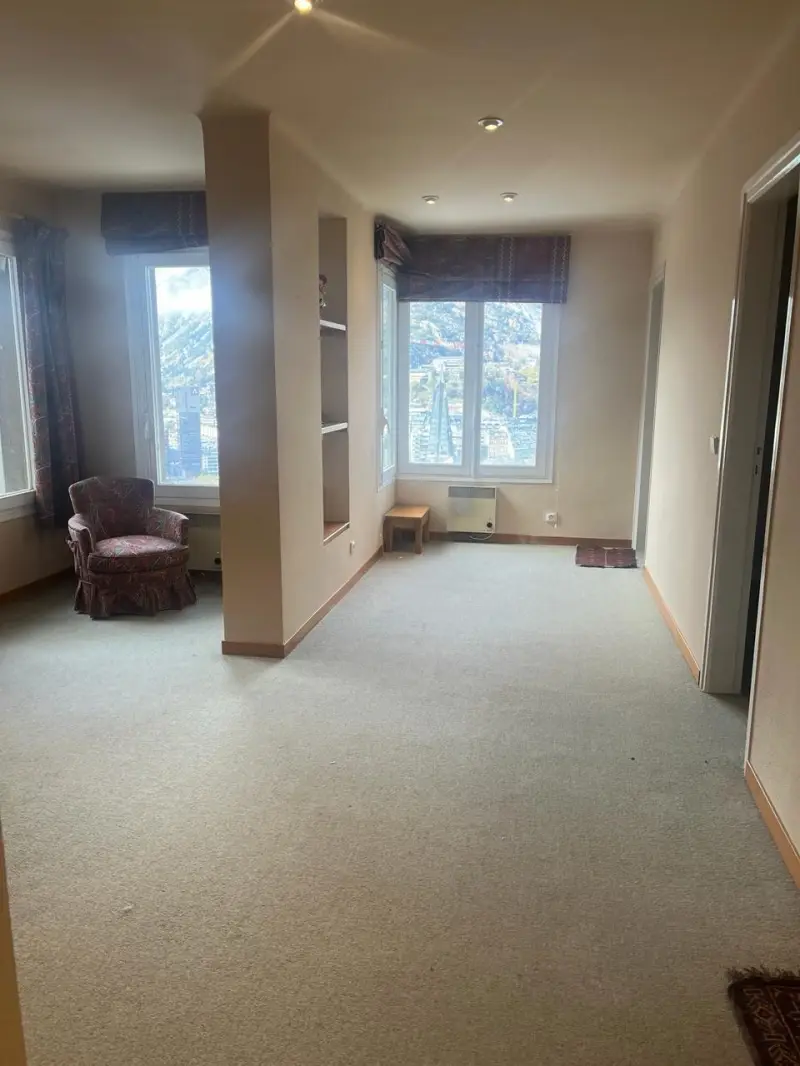 Piso de 2 habitaciones en Escaldes-Engordany, foto 1 de 18