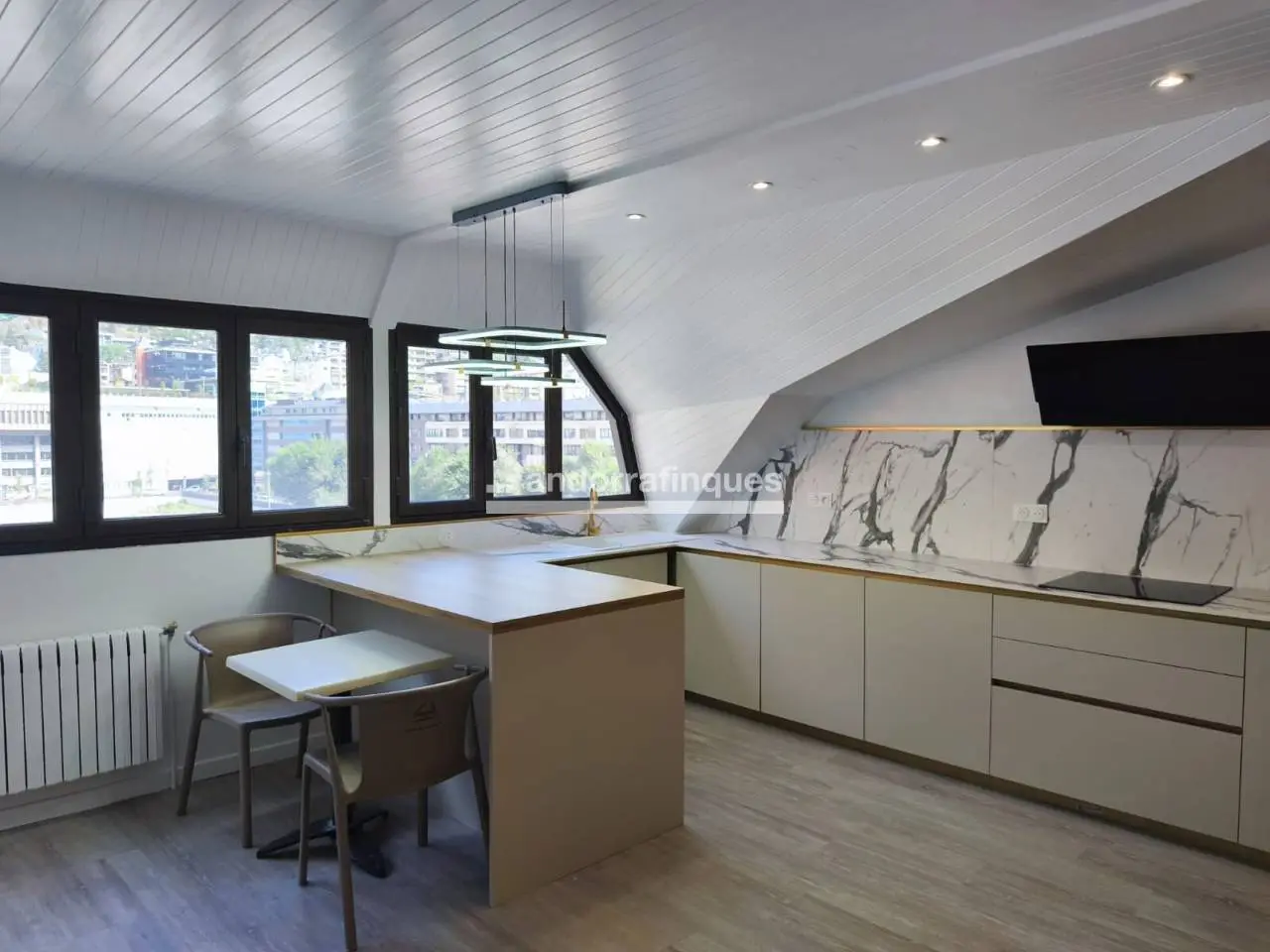 Apartamento de 3 habitaciones en Andorra la Vella, foto 1 de 33