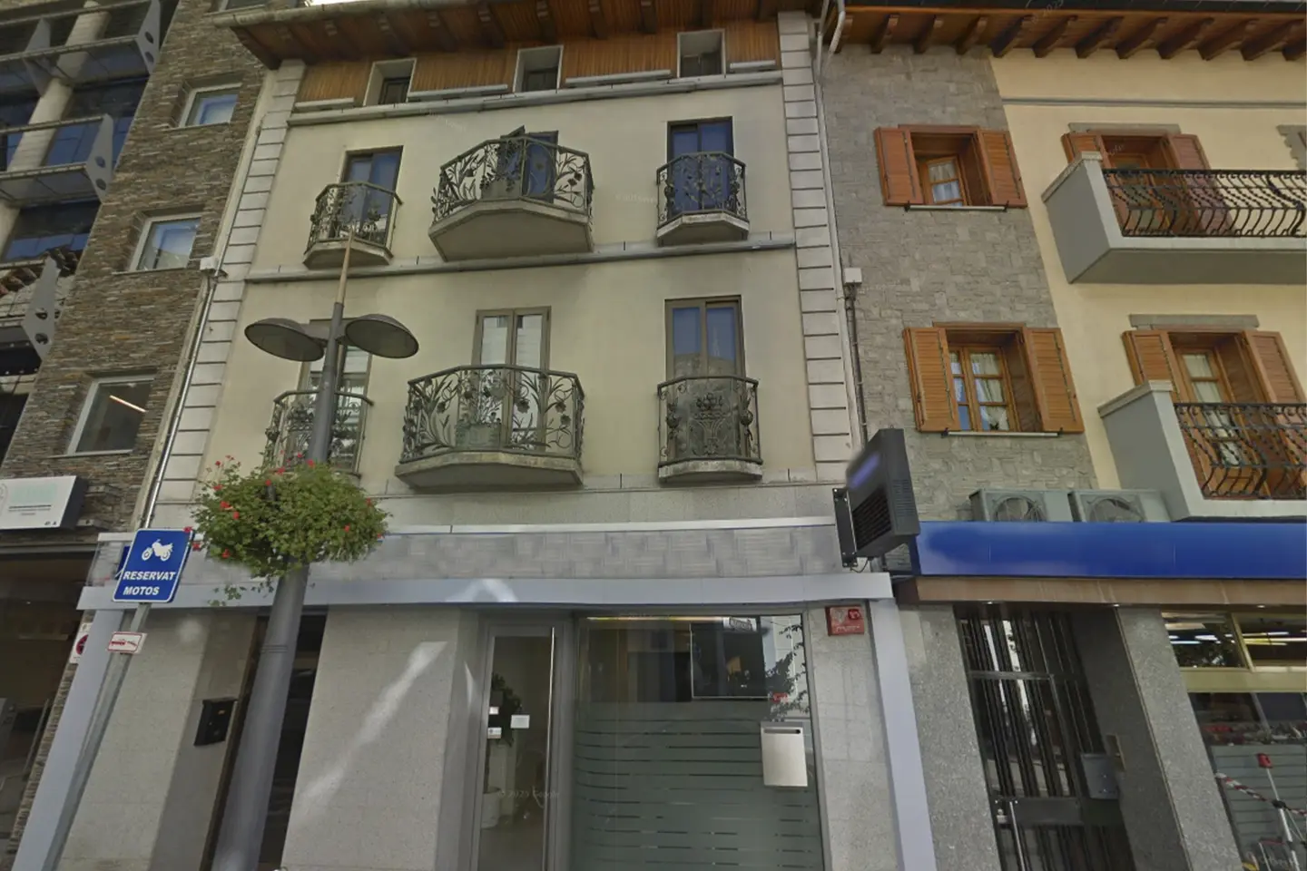 Building with 5 bedrooms in Sant Julià de Lòria, photo 1 of 38