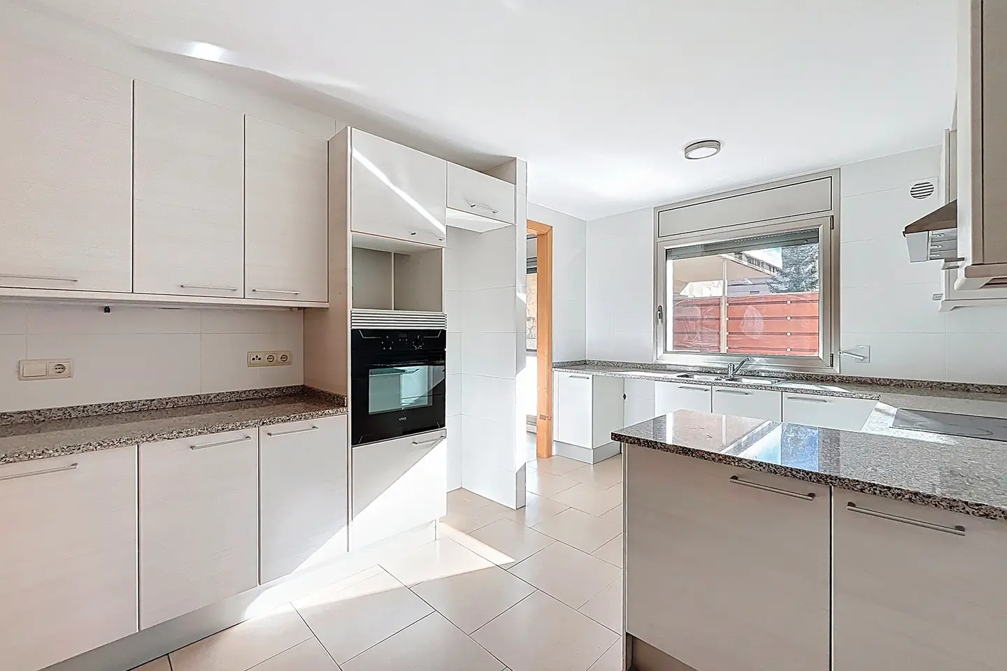 Piso de 4 habitaciones en Escaldes-Engordany, foto 1 de 28