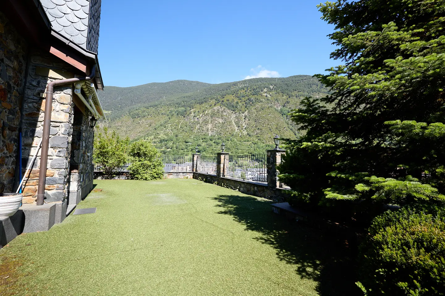 Xalet de 6 habitacions a Encamp, foto 1 de 35