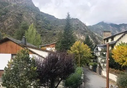 Chalet de 8 habitaciones en Sant Julià de Lòria, foto 2 de 2