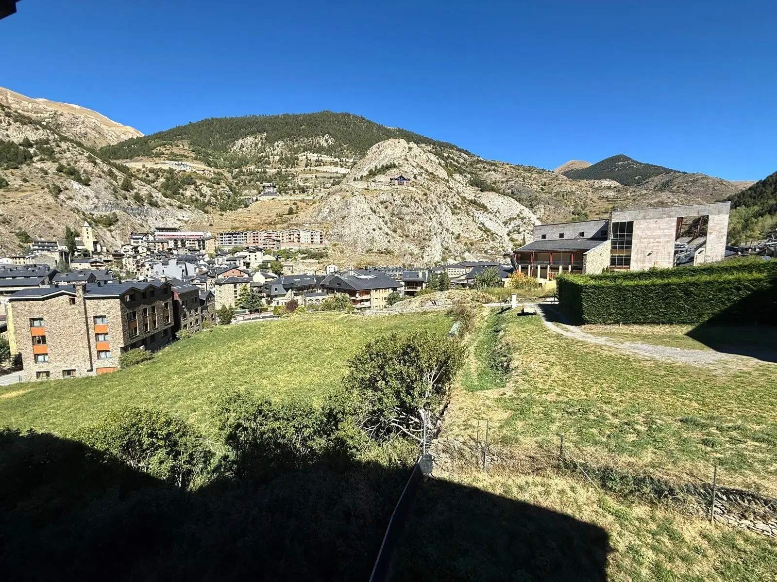 Piso de 2 habitaciones en Canillo, foto 2 de 14