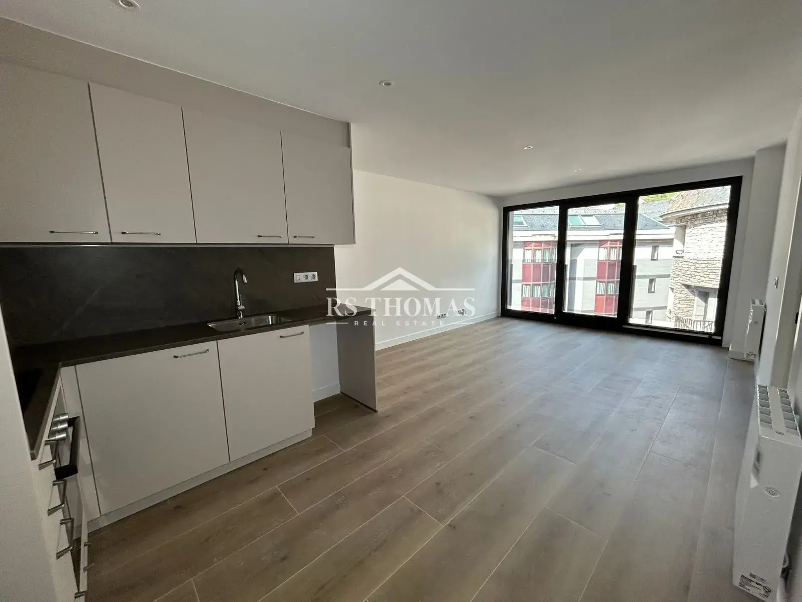 Piso de 2 habitaciones en Escaldes-Engordany, foto 1 de 30