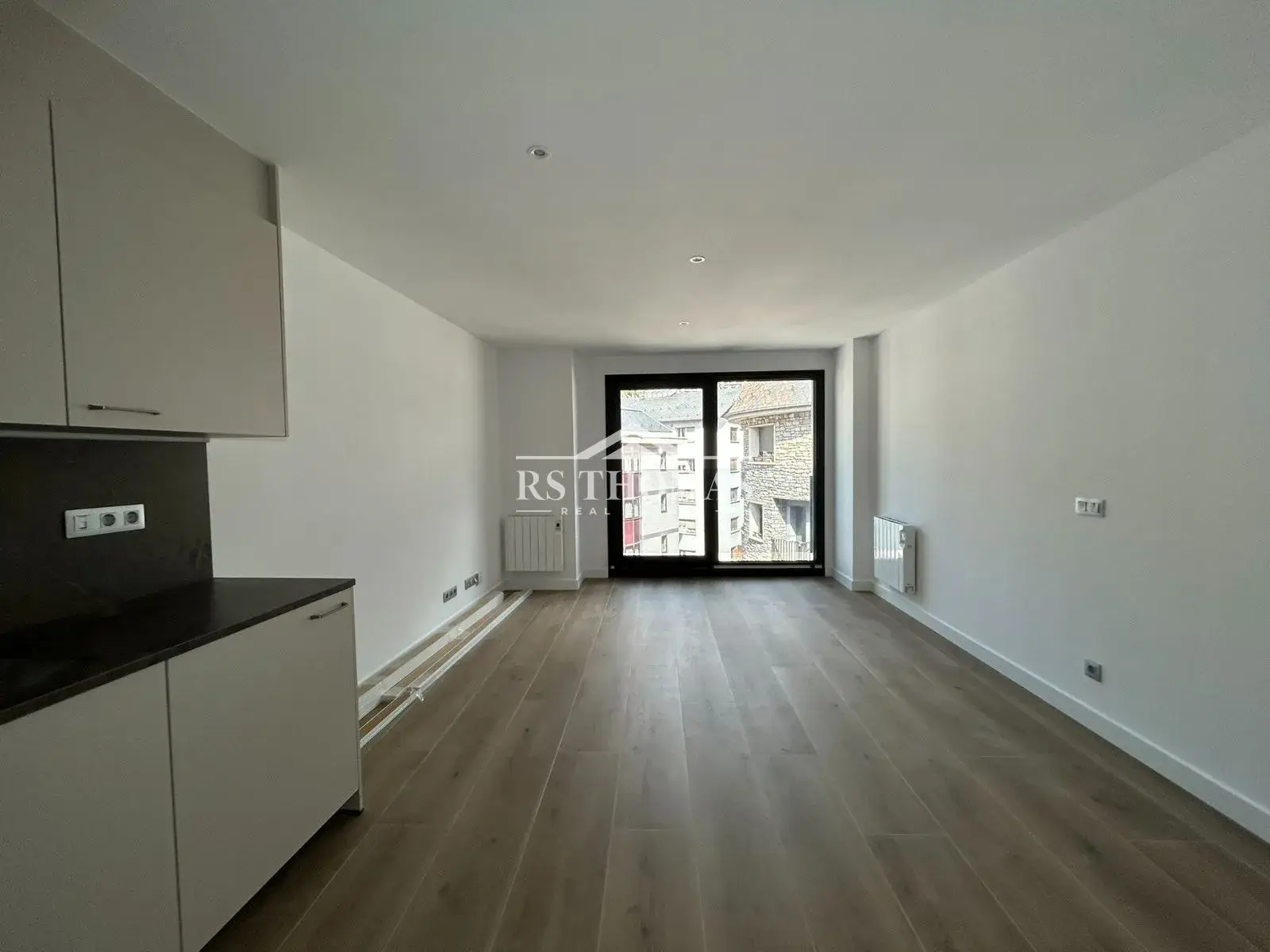 Piso de 2 habitaciones en Escaldes-Engordany, foto 2 de 30