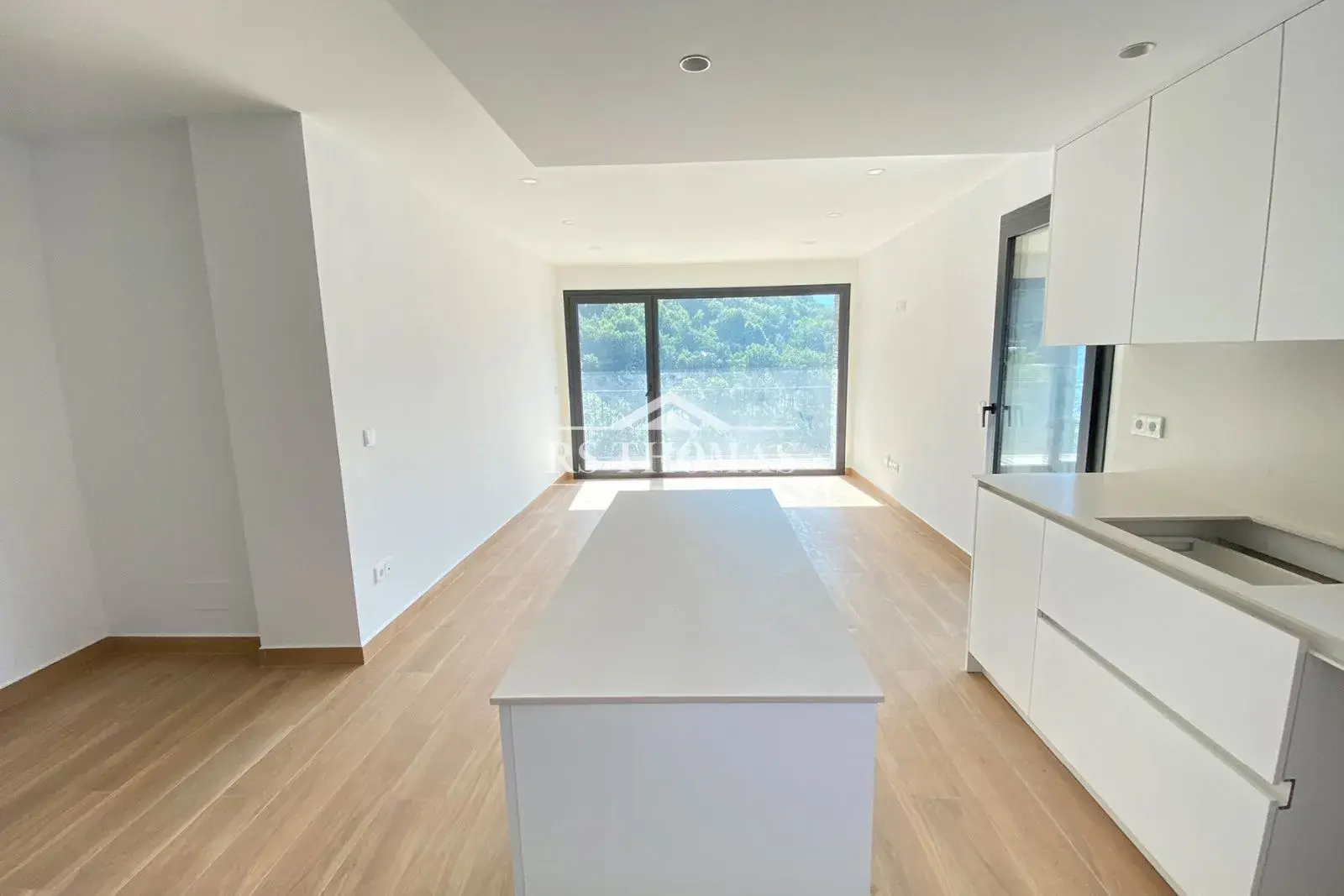 Piso de 3 habitaciones en Escaldes-Engordany, foto 1 de 32