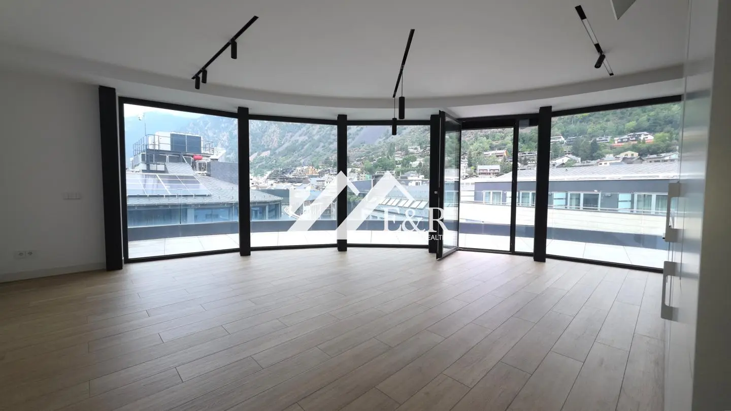 Appartement de 2 chambres à Andorra la Vella, photo 1 sur 21