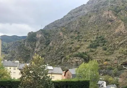 Chalet de 8 habitaciones en Sant Julià de Lòria, foto 1 de 2