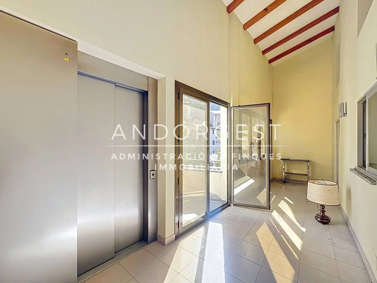 Edificio de 5 habitaciones en Sant Julià de Lòria, foto 2 de 10