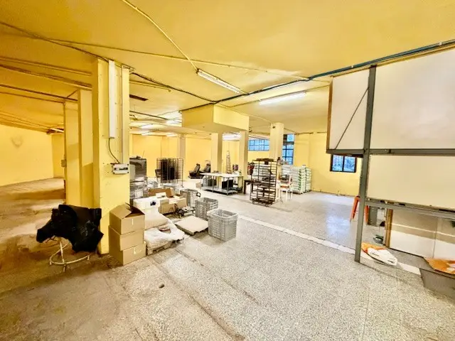Local de 4 habitaciones en Andorra la Vella, foto 2 de 5