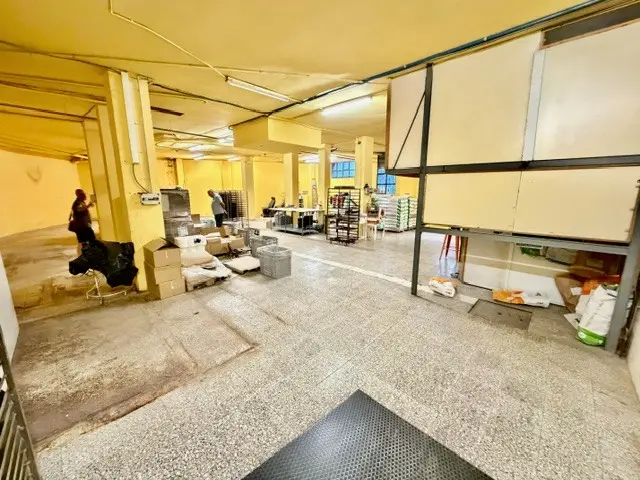 Local de 4 habitaciones en Andorra la Vella, foto 3 de 5