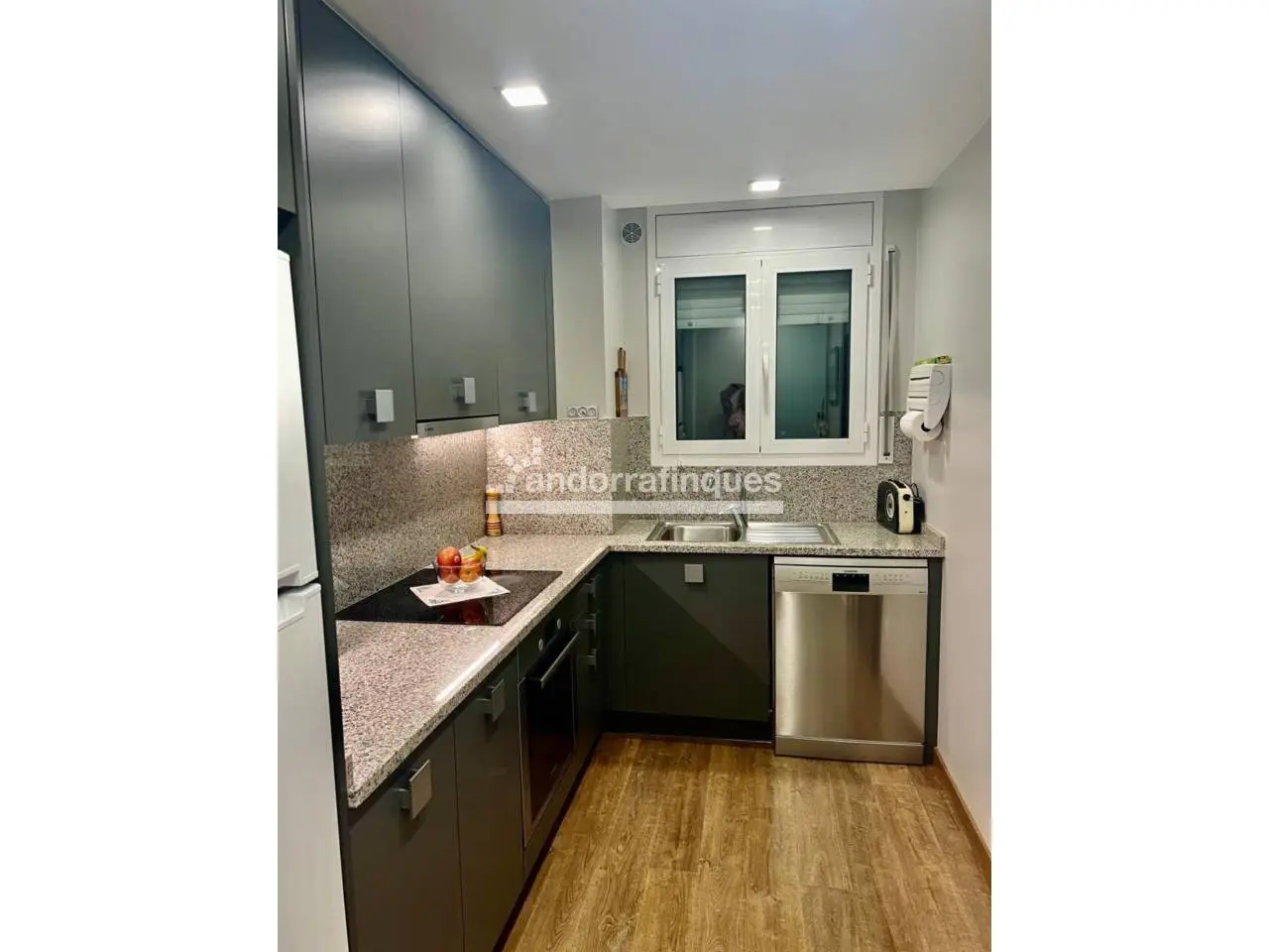 Piso de 1 habitación en Escaldes-Engordany, foto 1 de 19