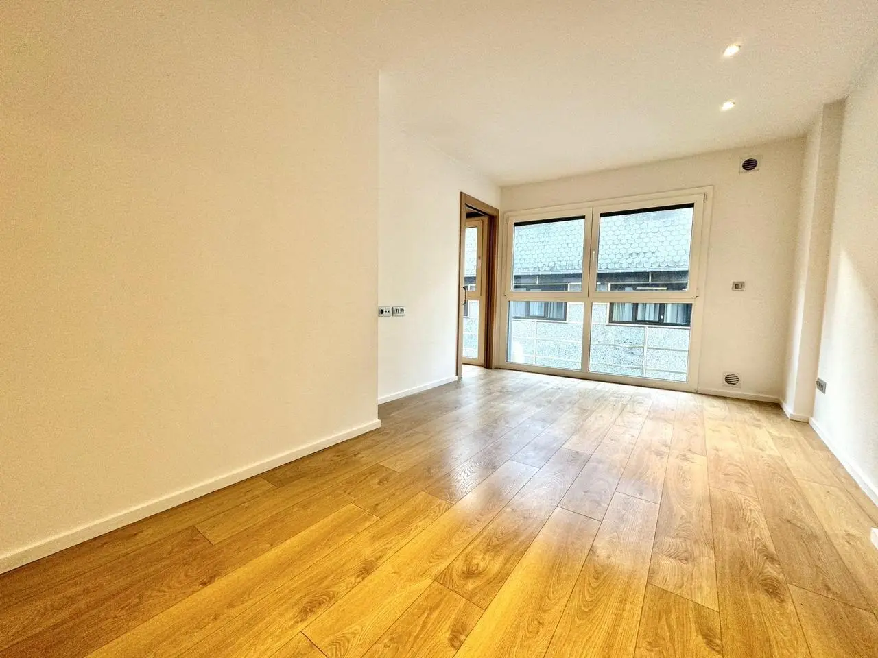 Apartamento de 2 habitaciones en Escaldes-Engordany, foto 1 de 13