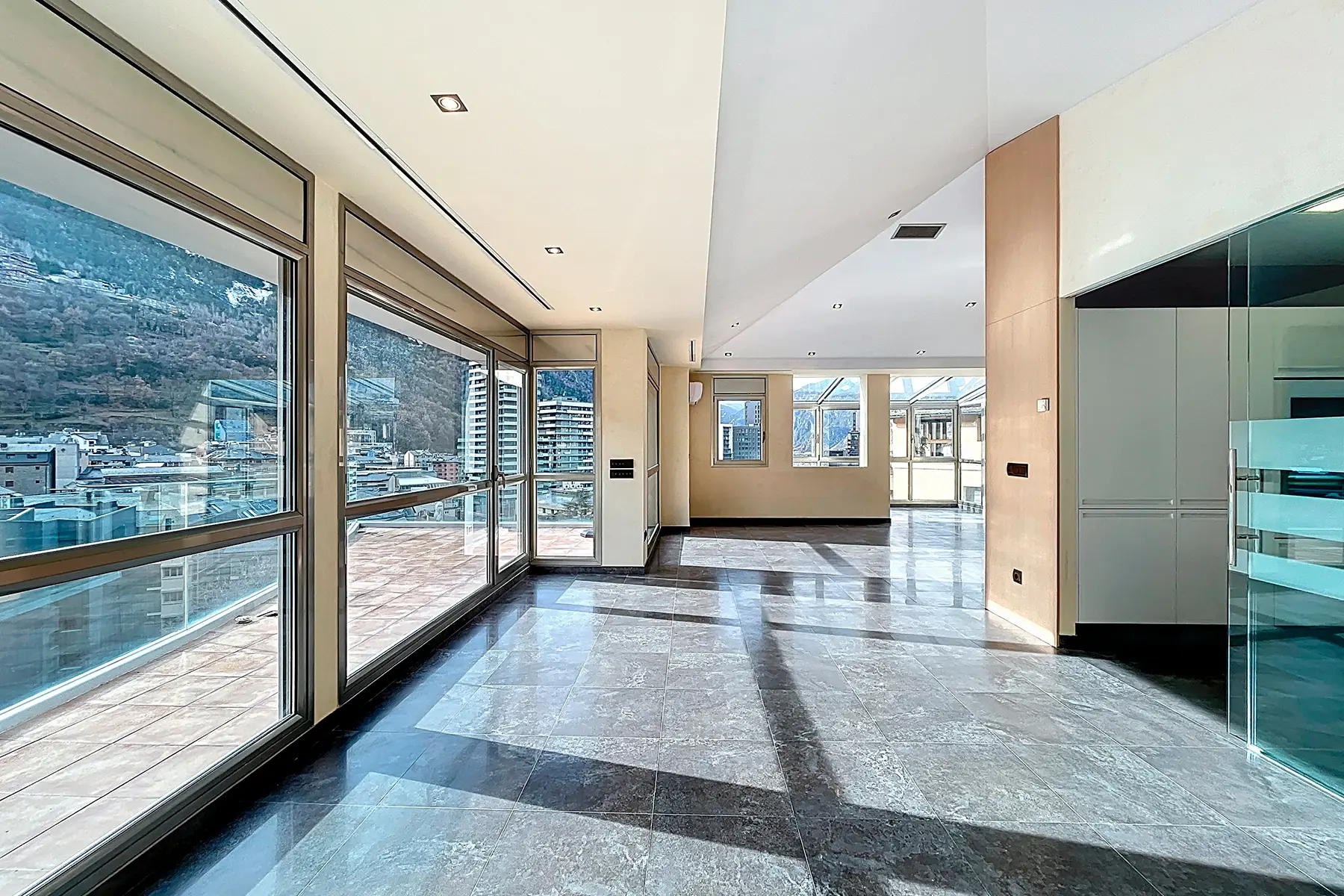 Apartament de 4 habitacions a Escaldes-Engordany, foto 1 de 49
