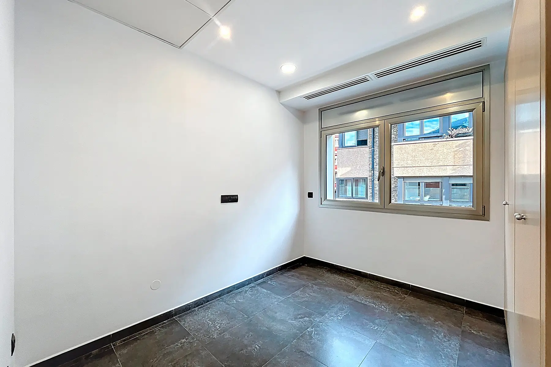 Apartament de 4 habitacions a Escaldes-Engordany, foto 36 de 49