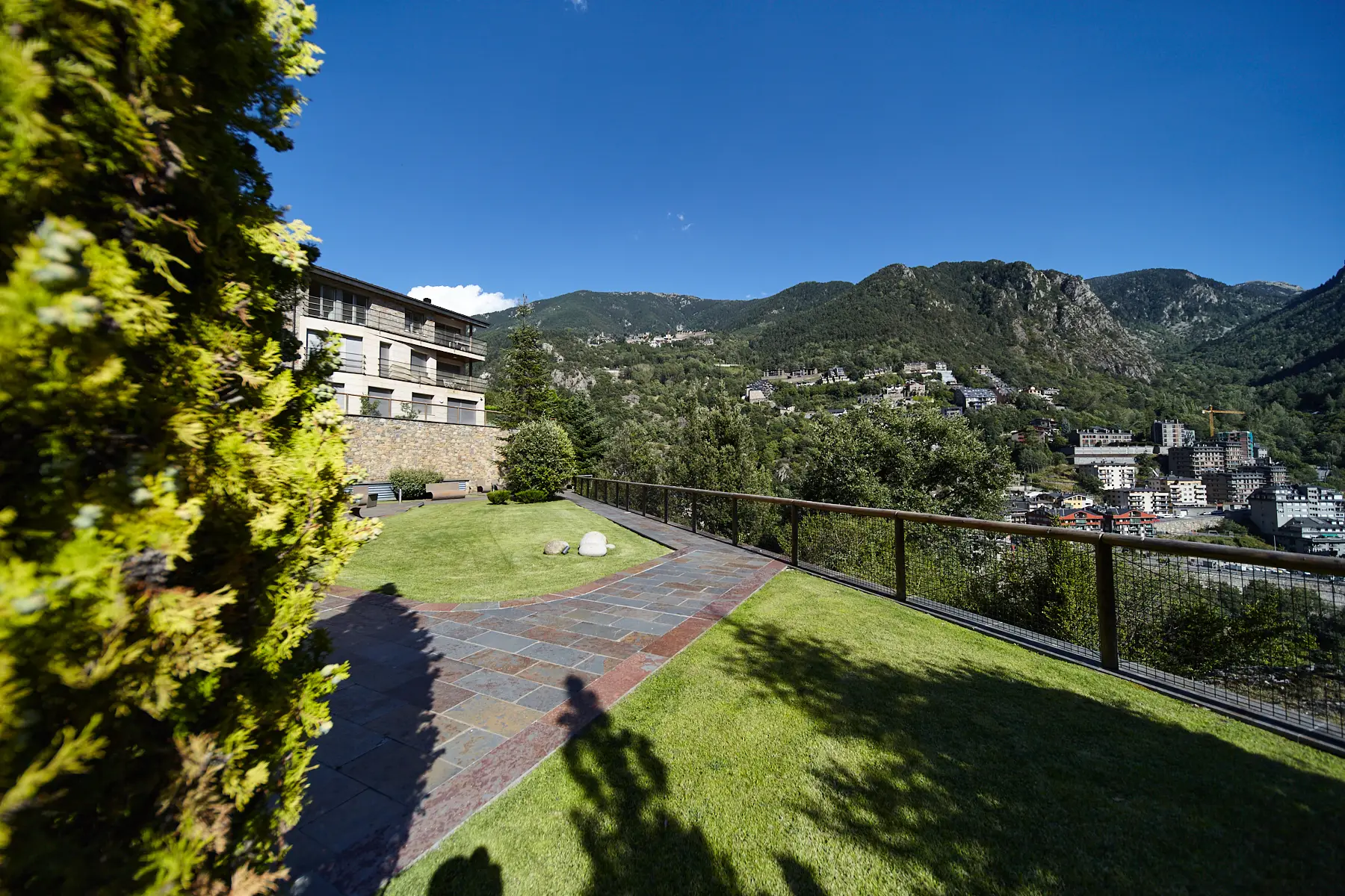 Apartamento de 3 habitaciones en Escaldes-Engordany, foto 1 de 23