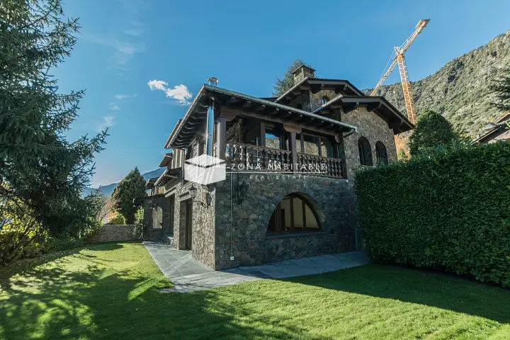 Chalet de 4 habitaciones en Andorra la Vella, foto 1 de 14