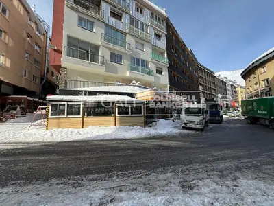 Commercial unit · 451 m², Encamp