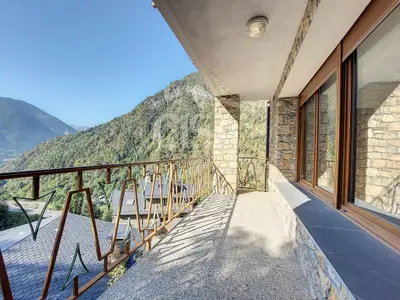 Edificio · 9 hab · 540 m², Canillo