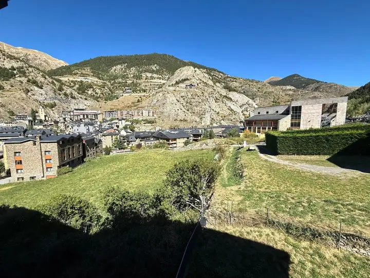 Piso de 2 habitaciones en Canillo, foto 2 de 14