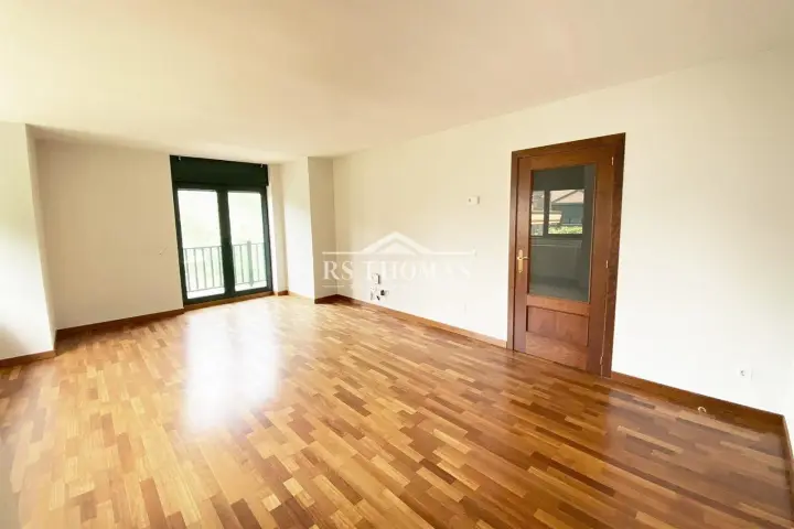 Piso de 4 habitaciones en Sant Julià de Lòria, foto 2 de 32
