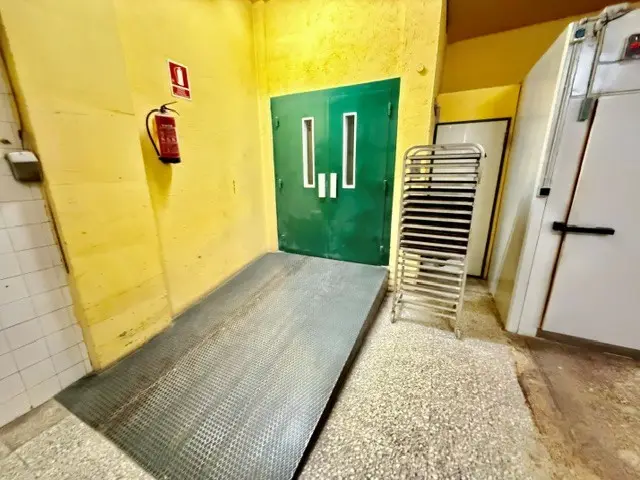 Local de 4 habitaciones en Andorra la Vella, foto 4 de 5