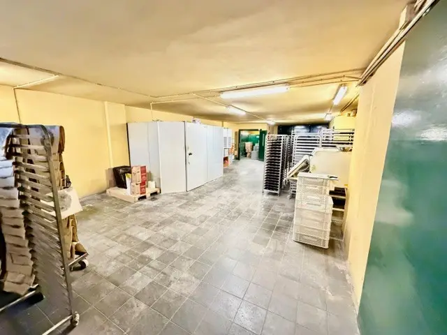 Local de 4 habitaciones en Andorra la Vella, foto 5 de 5